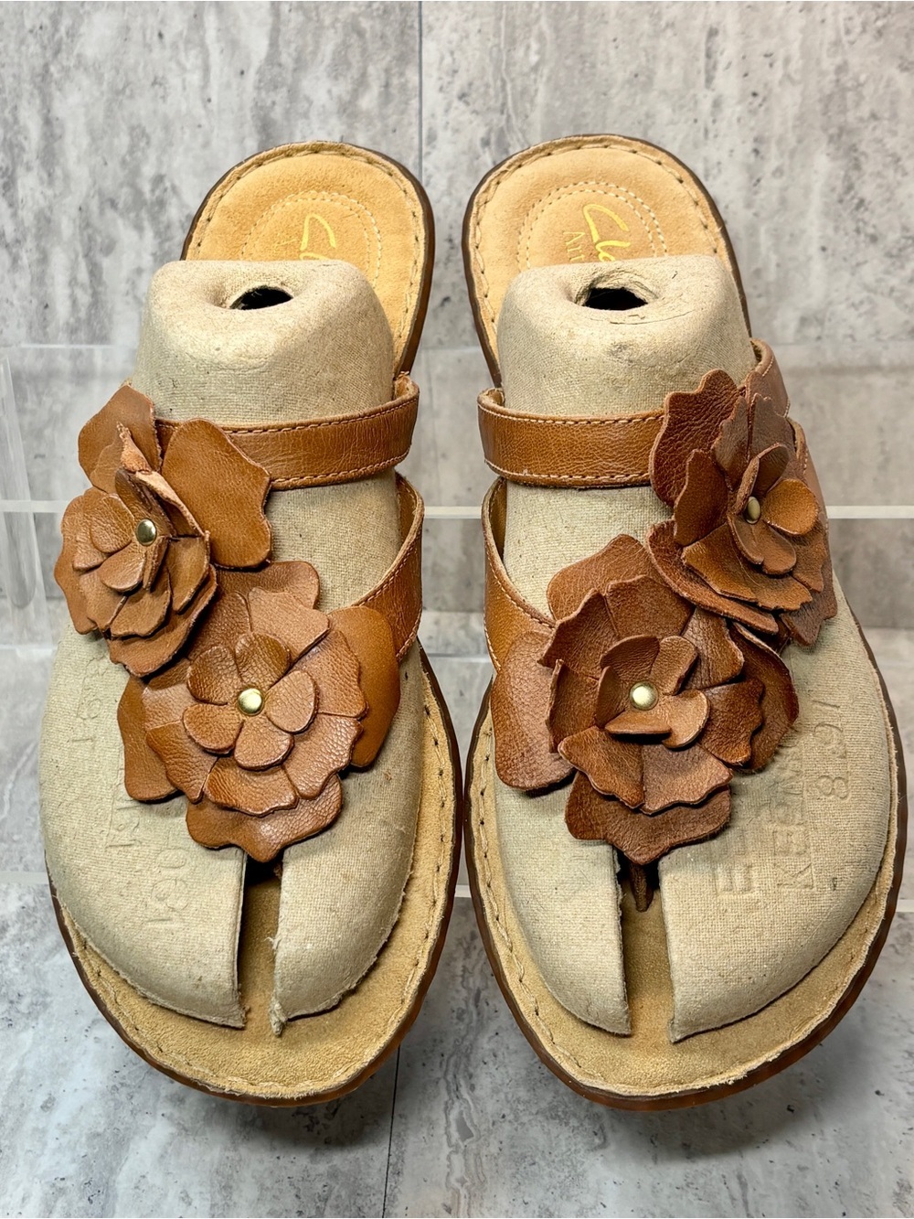 Clarks Brown Leather Flower Accent Comfort Sandals Sz 8M NEW - Picture 2 of 8